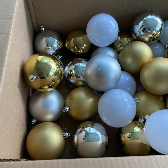 Winter Wonder Lane 32 Piece Shatterproof Ornaments - Picture 8 of 14